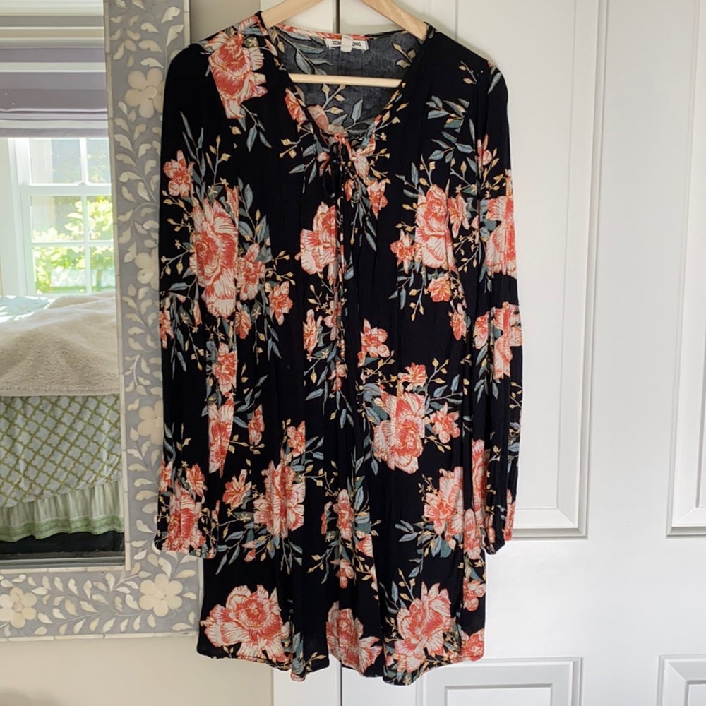 Floral Billabong long-sleeved dress